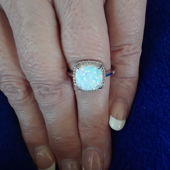 unknown Jewelry - ❄ Host Pick 1/2❄☃️.37 ctw. Lab Created Opal.